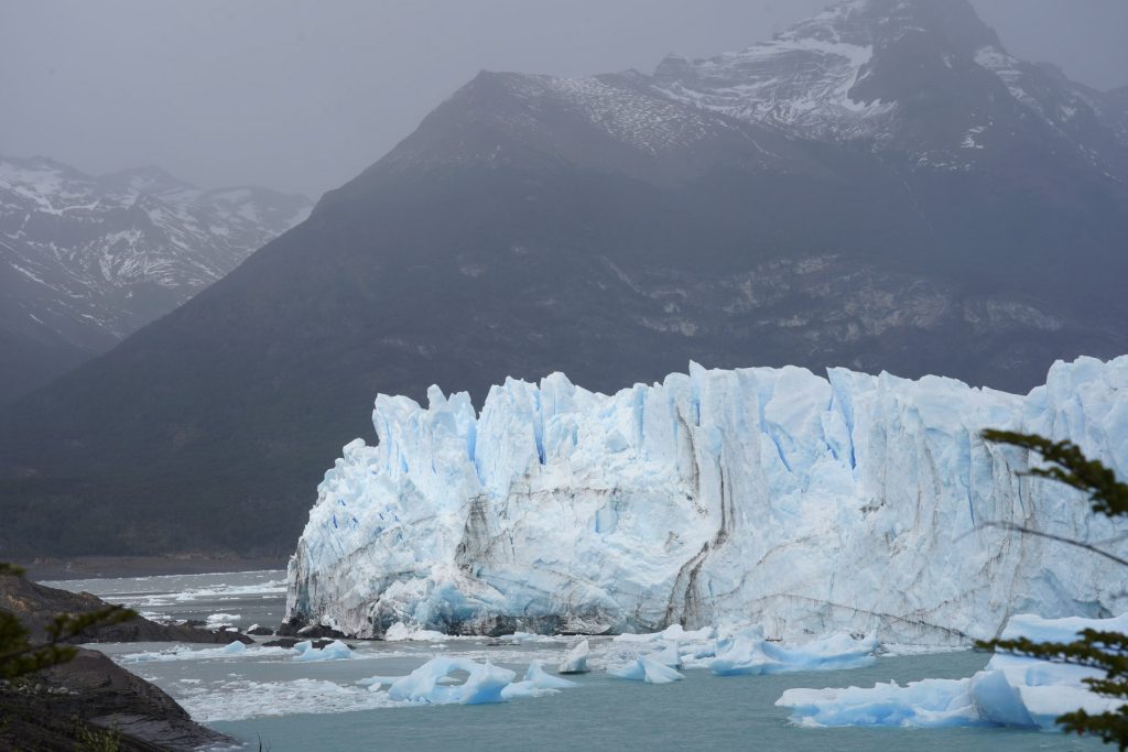 Perito Moreno Gletscher fließt ins Meer auf unserer Patagonien Reise