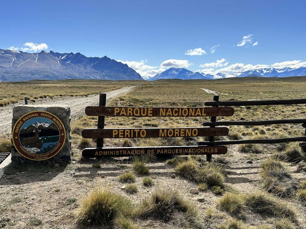 Hinweistafel am Eingang des Perito Moreno Nationalpark