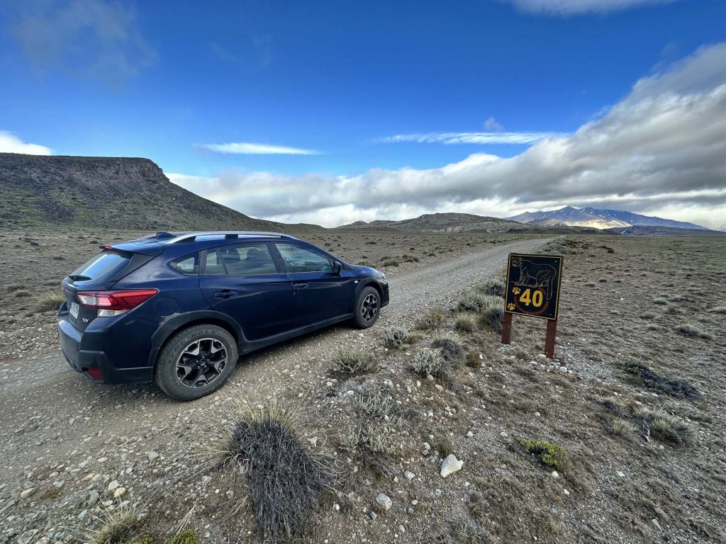 Mietwagen auf Schotterpiste - Mietauto in Patagonien
