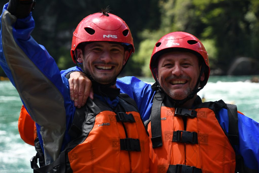 Zwei glückliche Rafter nach Beendigung der Tour in Futaleufú