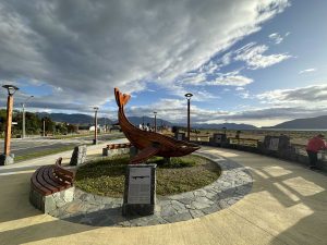Waalskulptur in Chaitén Chile