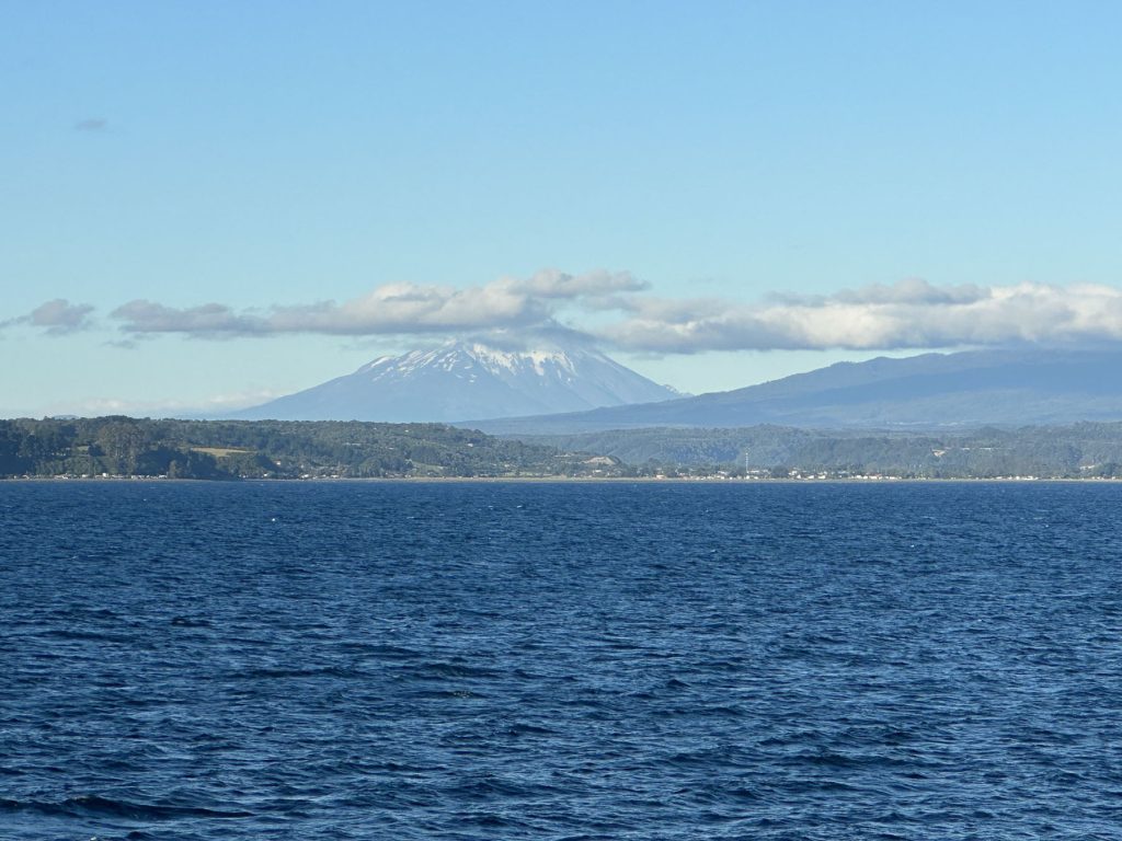 Blick auf den Vukan Osorno von der Fähre aus