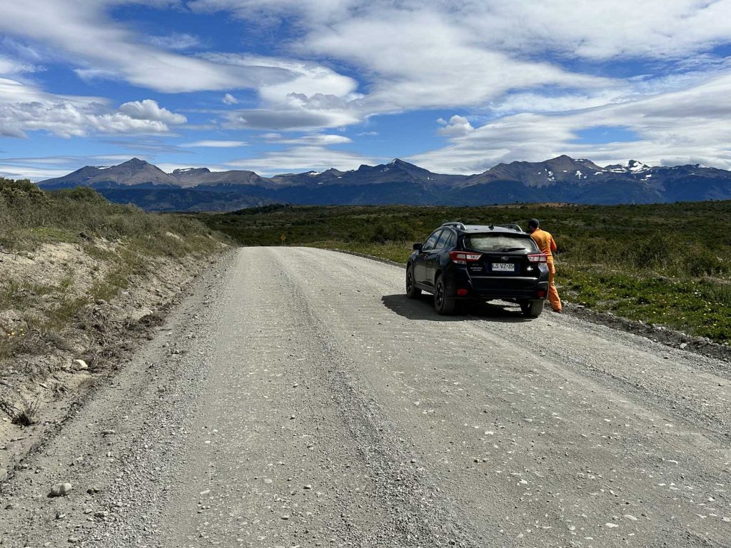 Schotterpiste auf dem Weg zum Lago Sofia in der Nähe von Puerto Natales, Chile