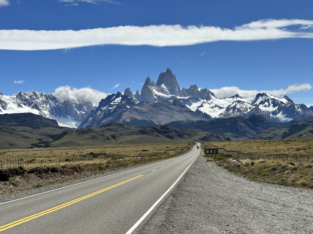 Zufahrtsstraße in Fitz Roy Berg-Massiv in Patagonien - Argentinien.