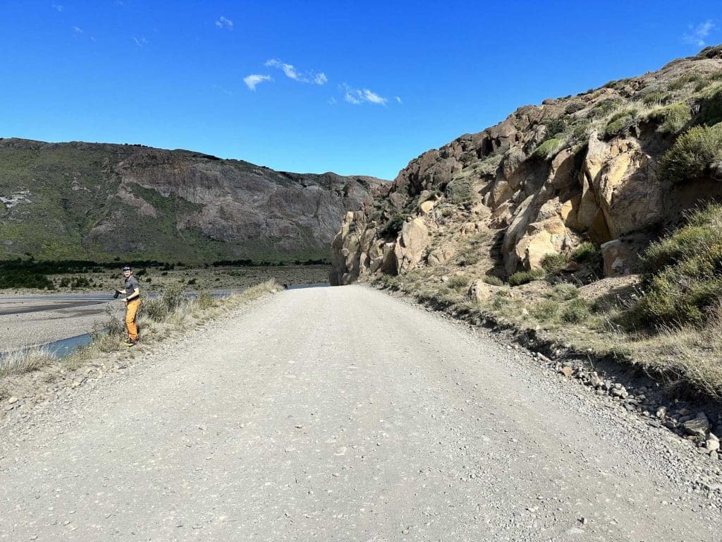 Schotterpiste auf dem Weg zum Chorillo del Salto Wasserfall bei El Chaltén in Patagonien