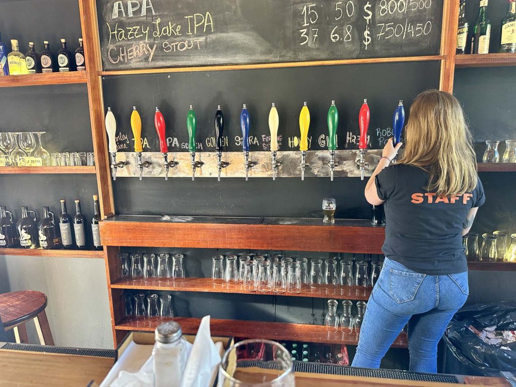 Bier Zapfstellen der Bar LaZorra in El Chaltén