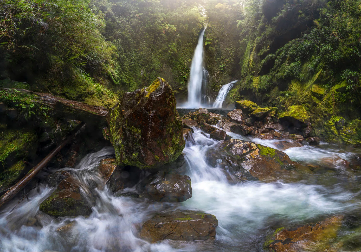 Doppel-Wassserfall Baja im Pumalin Nationalpark, Chile