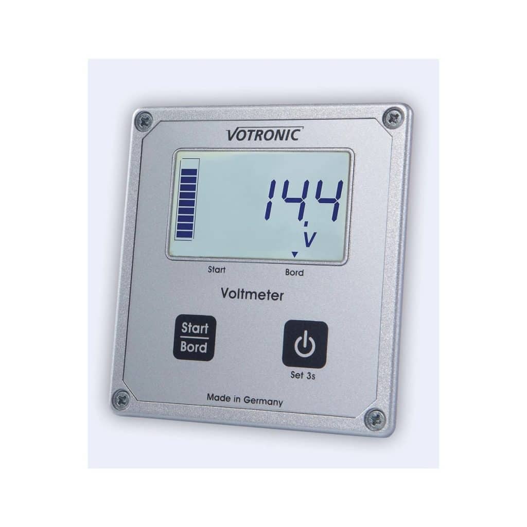 Produktbeispiel für ein Voltmeter, hier das Votronic LCD-Charge Control S-VCC Voltmeter.