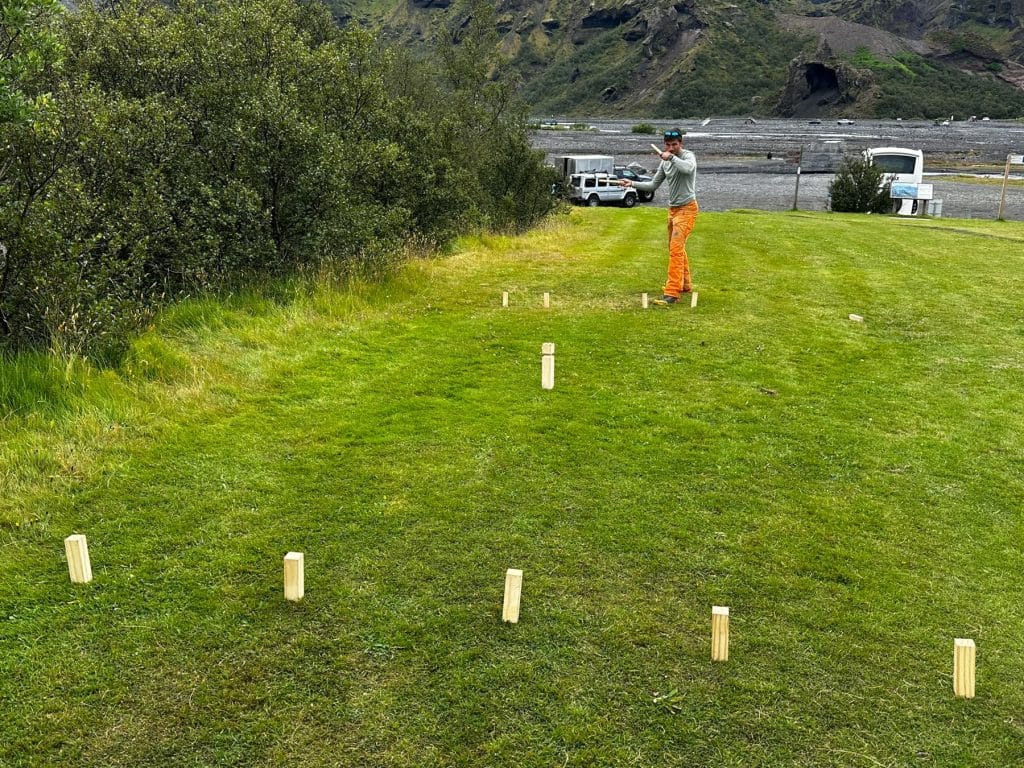 Schweden Schach am Campingplatz Volcano Huts