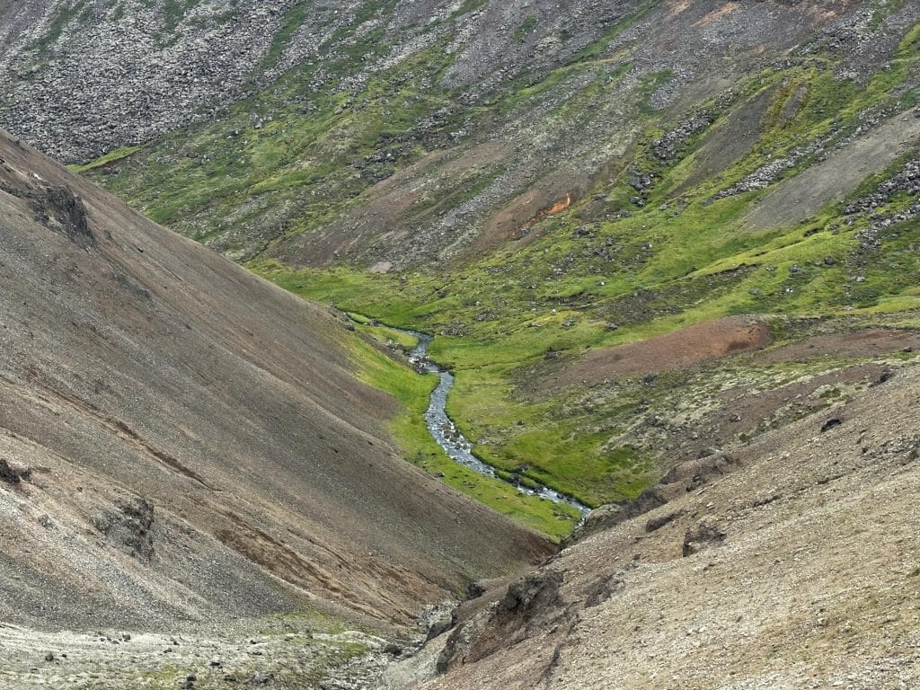 Talblick während der Wanderung zu den Hot Springs von Reykjadulur