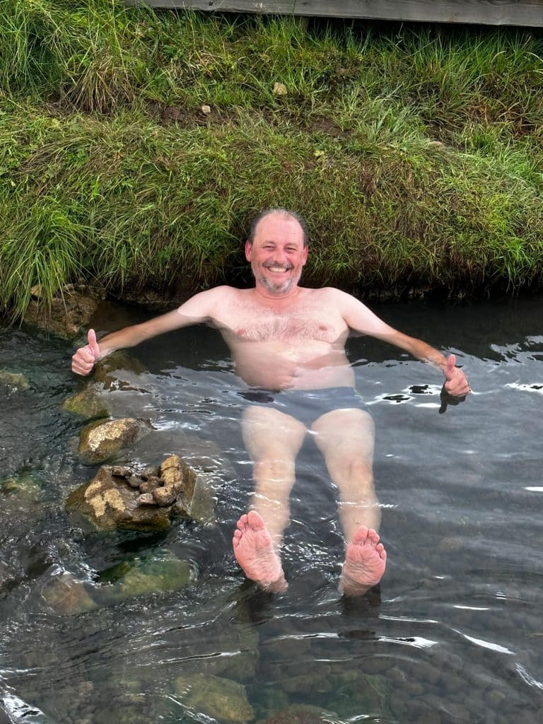 Baden in den heißen Quellen (hot springs) von Reykjadulur