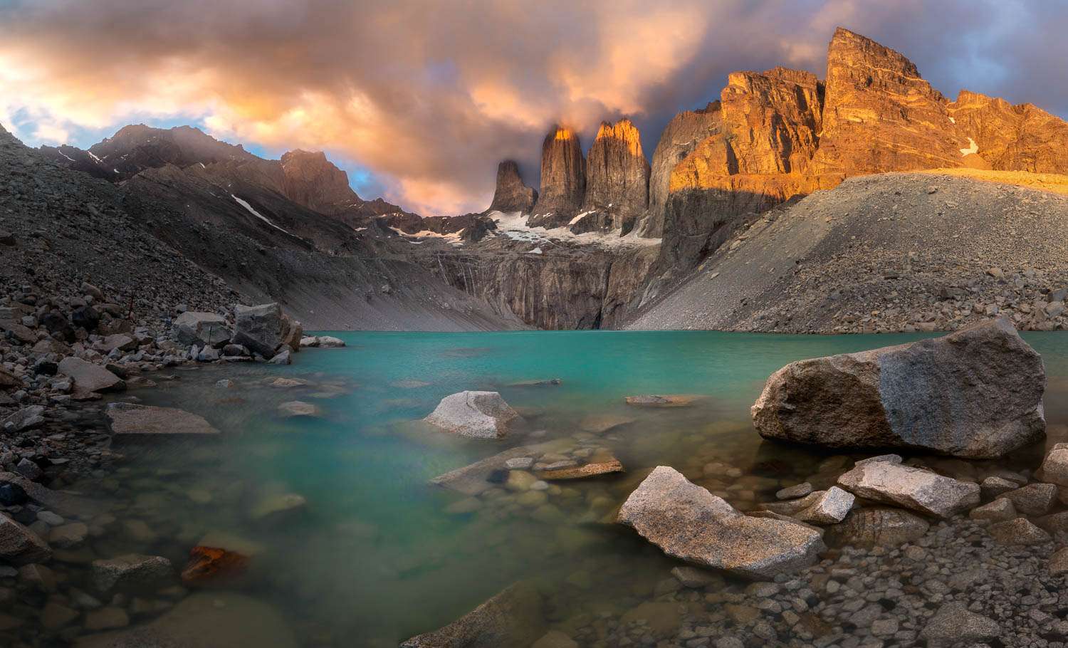 Torres del Paine beim Sonnenaufgang