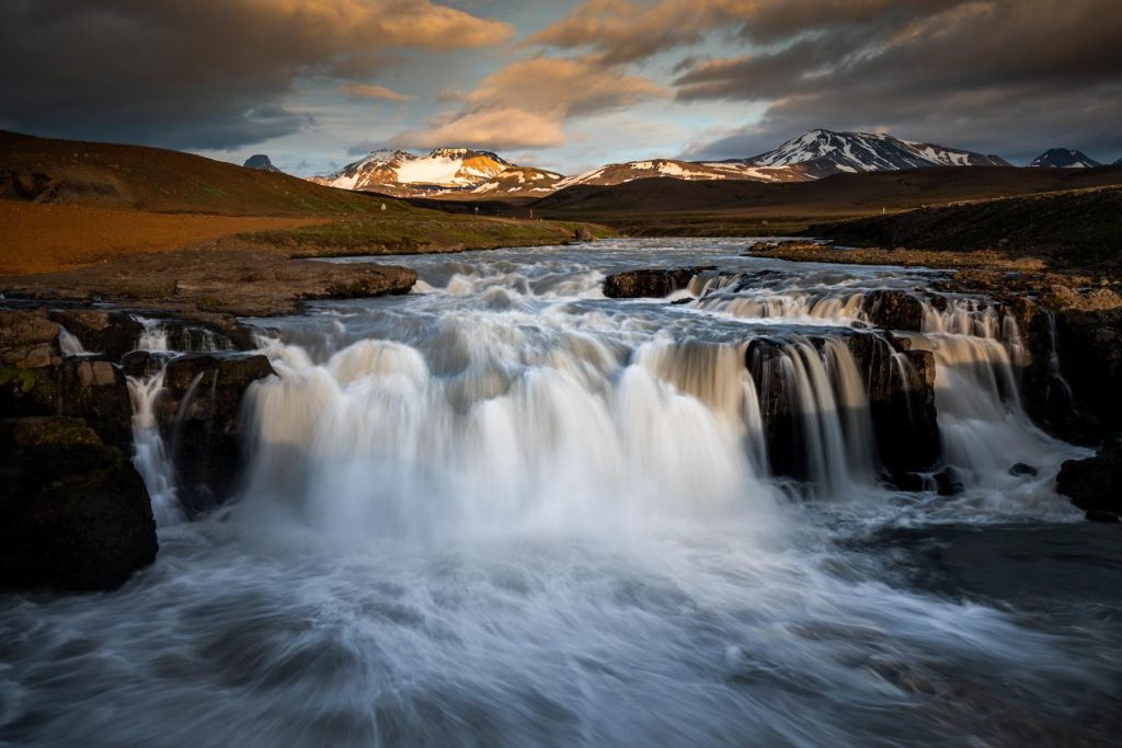 Gygarfoss Wasserfall bei Sonnenuntergang - Rundreise Island