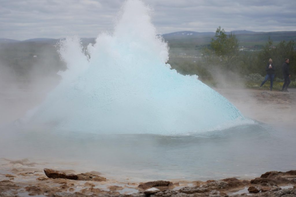 Strokkur Geysir bei Ausbruch - Rundreise Island