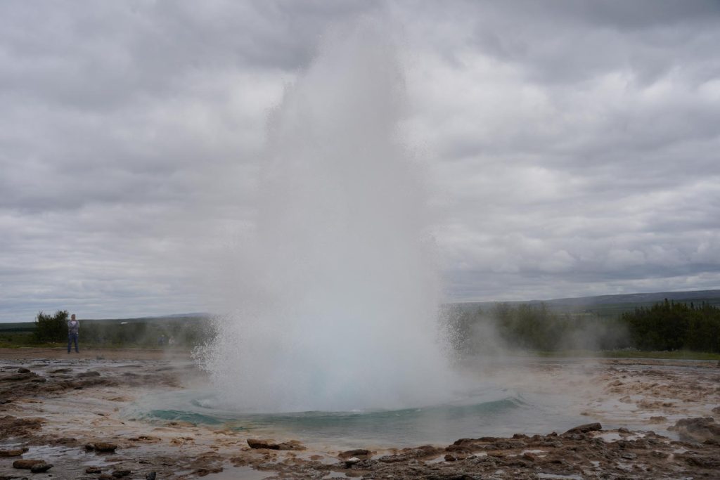 Strokkur Geysir bei Ausbruch - Rundreise Island