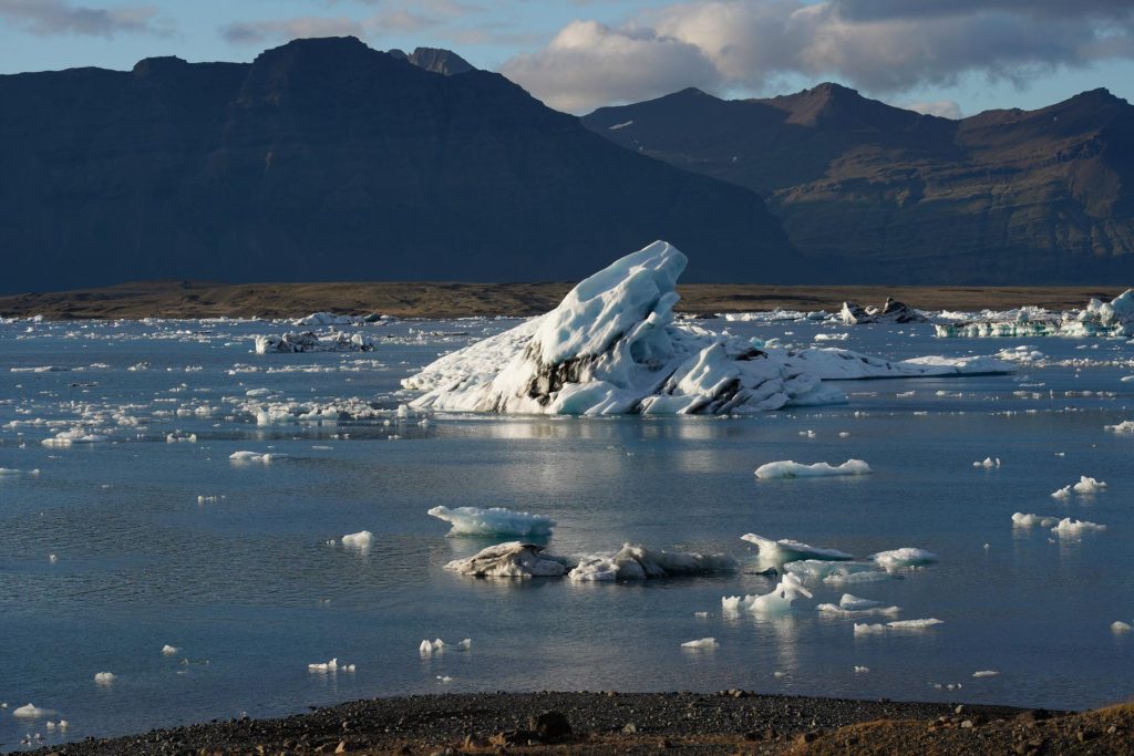 Eisberge auf Gletschersee - Rundreise Island