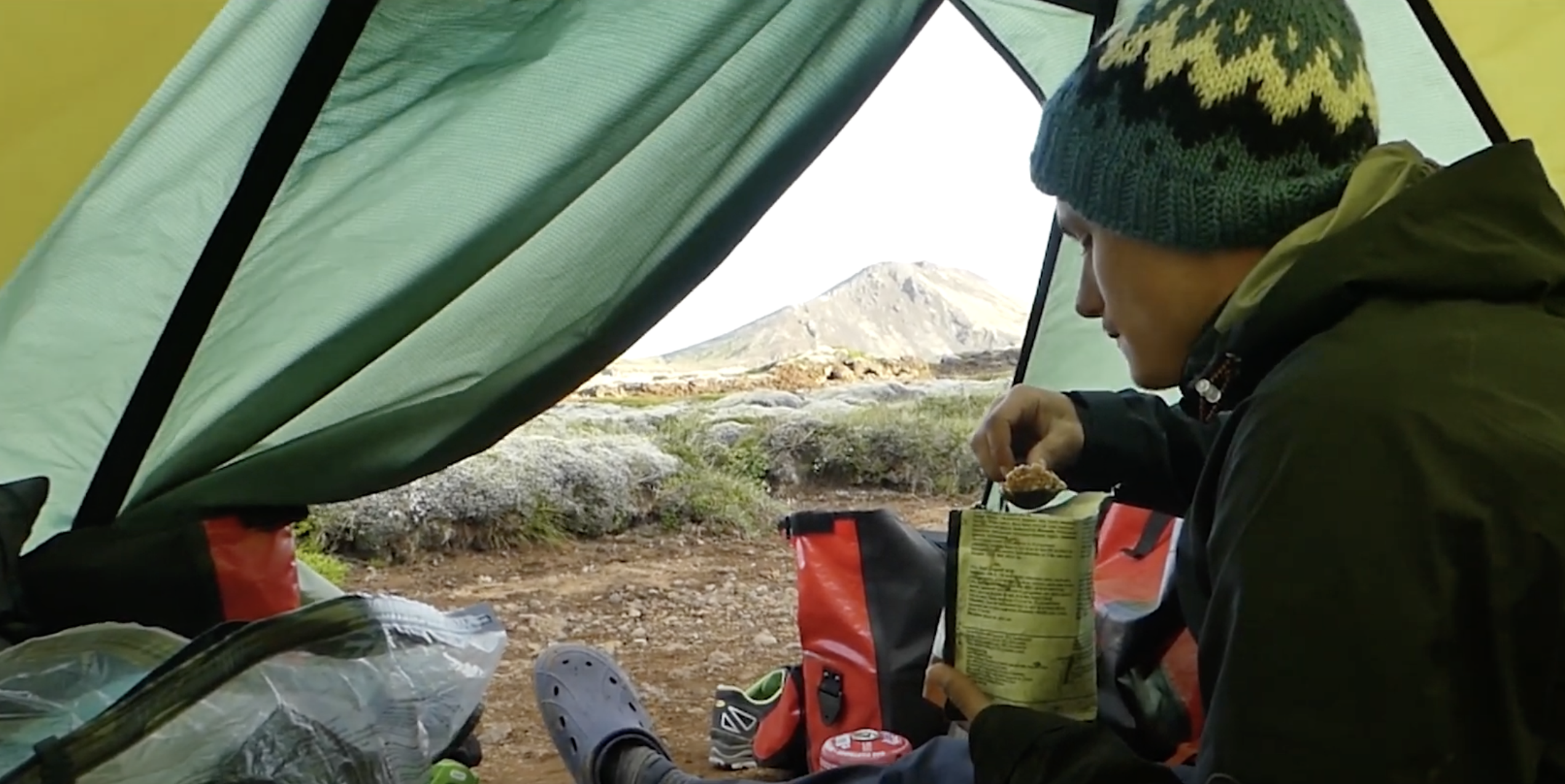 Abendessen im Zelt - Bikepacking in Island