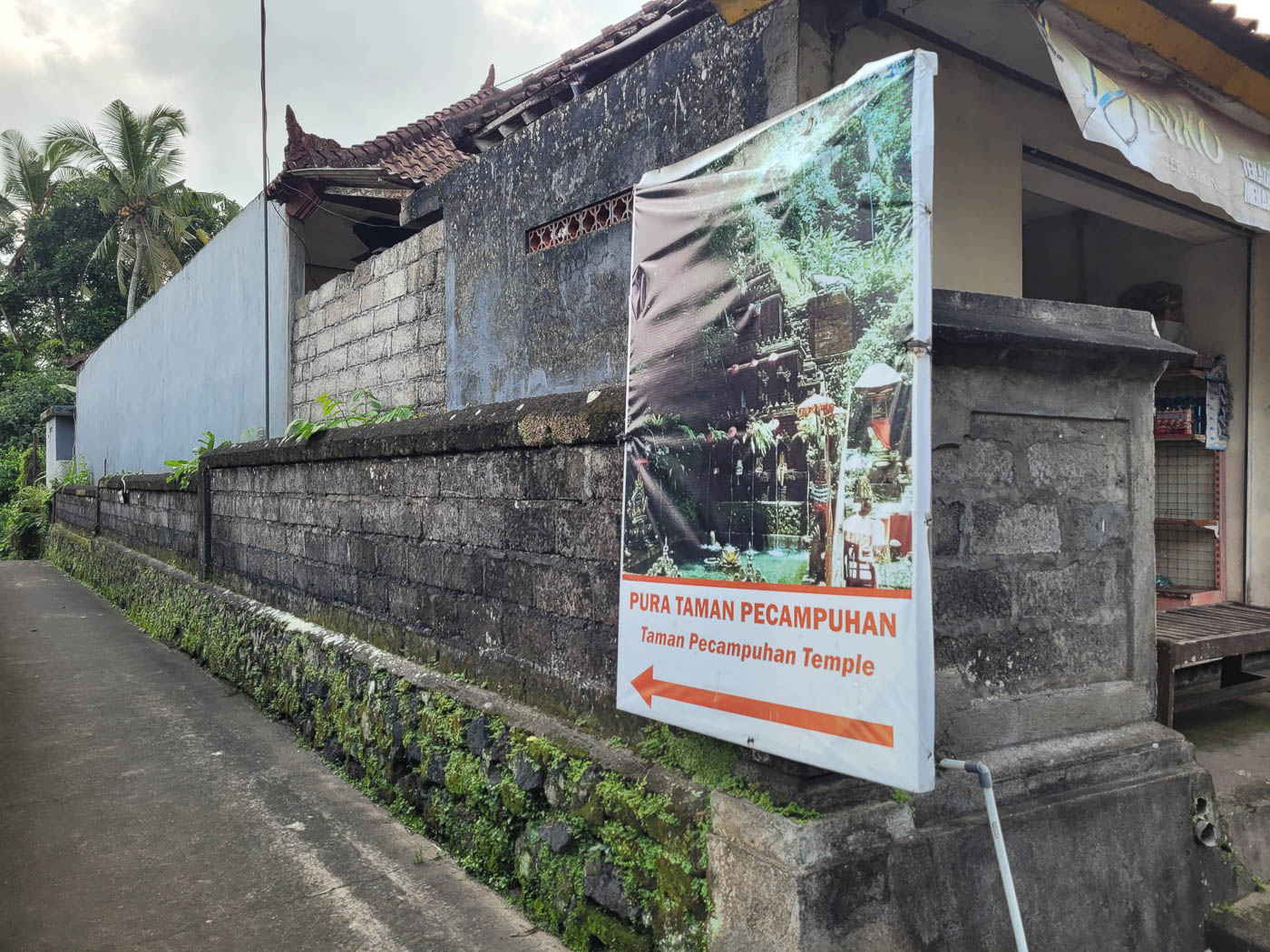 Zugang zum Pura Taman Wassertempel