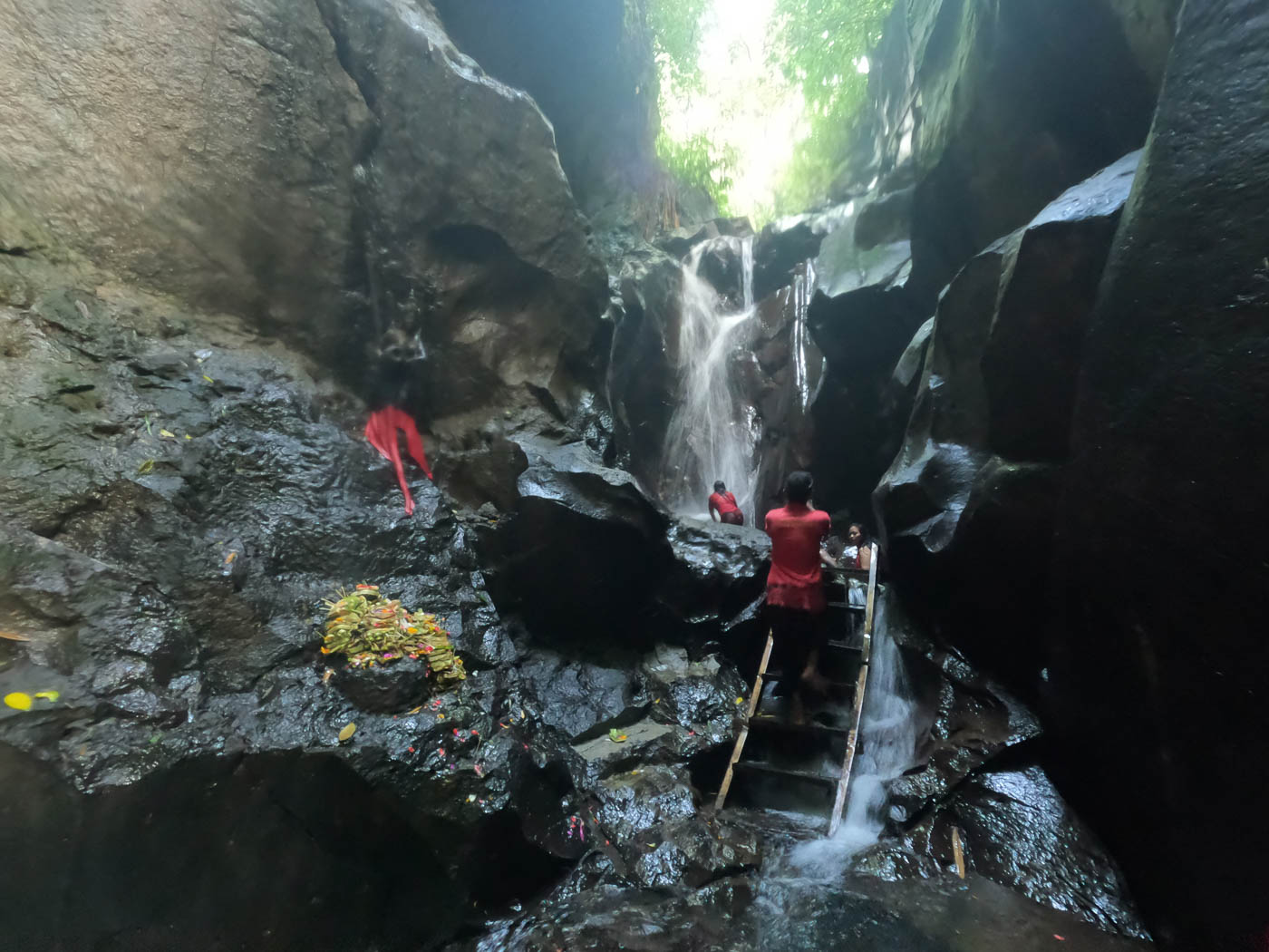 Einer der Wasserfall im Pura Taman Wassertempel