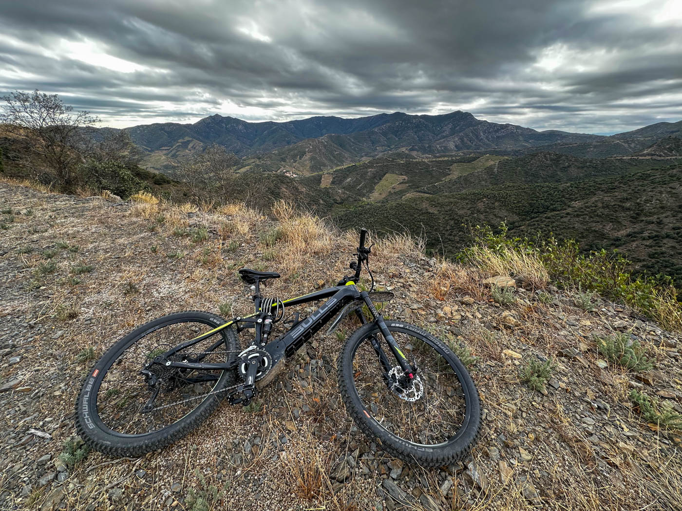 MTB vor den östlichen Ausläufern der Pyrenäen