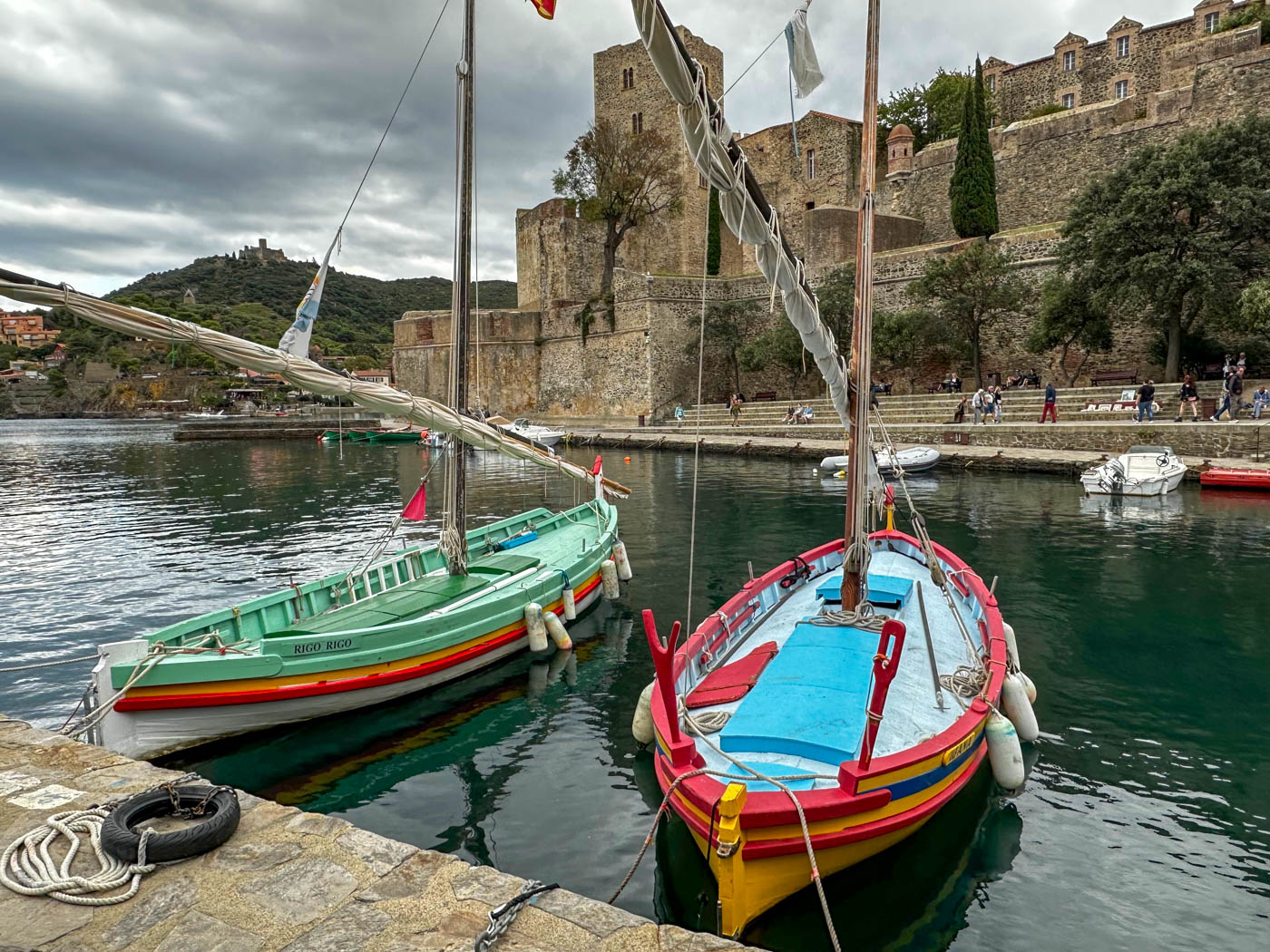 Zwei Fischerboote in Collioure