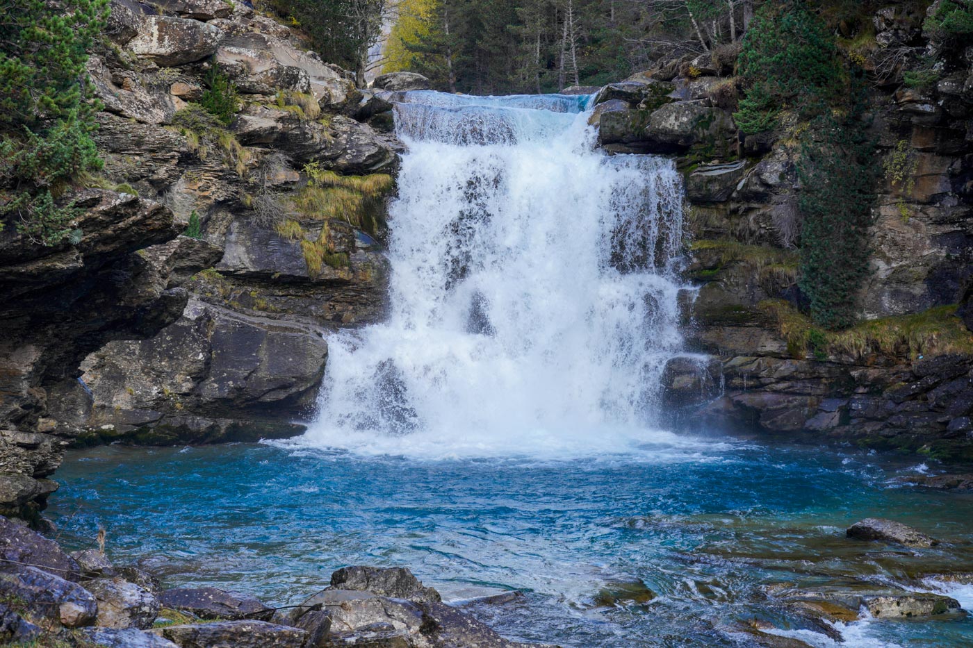 Wasserfall Cascada de la Cueva im Nationalpark Ordesa Pyrenäen