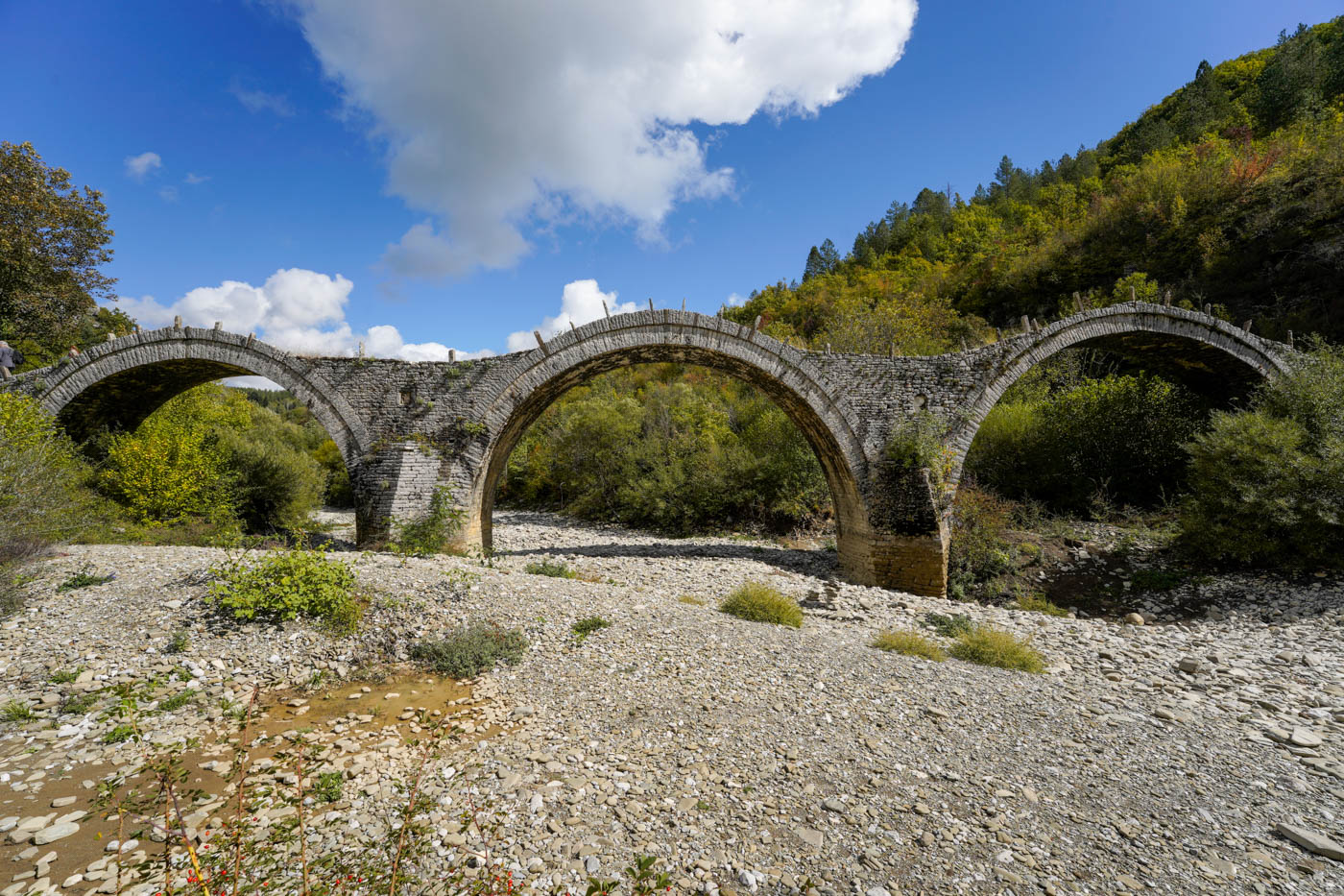 Dreibögige Plakida Steinbrücke von Kipi
