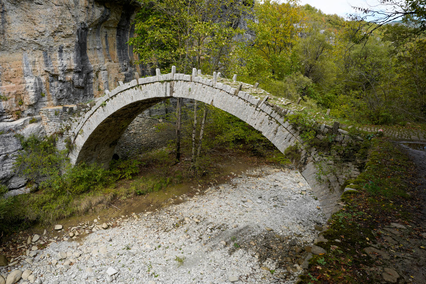 Steinbrücke Kontodímos in der Nähe von Kipi