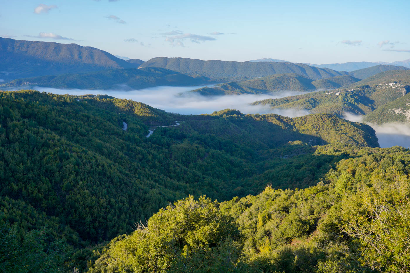 Panoramablick auf dem Weg nach Negades, ein Zagori Dorf