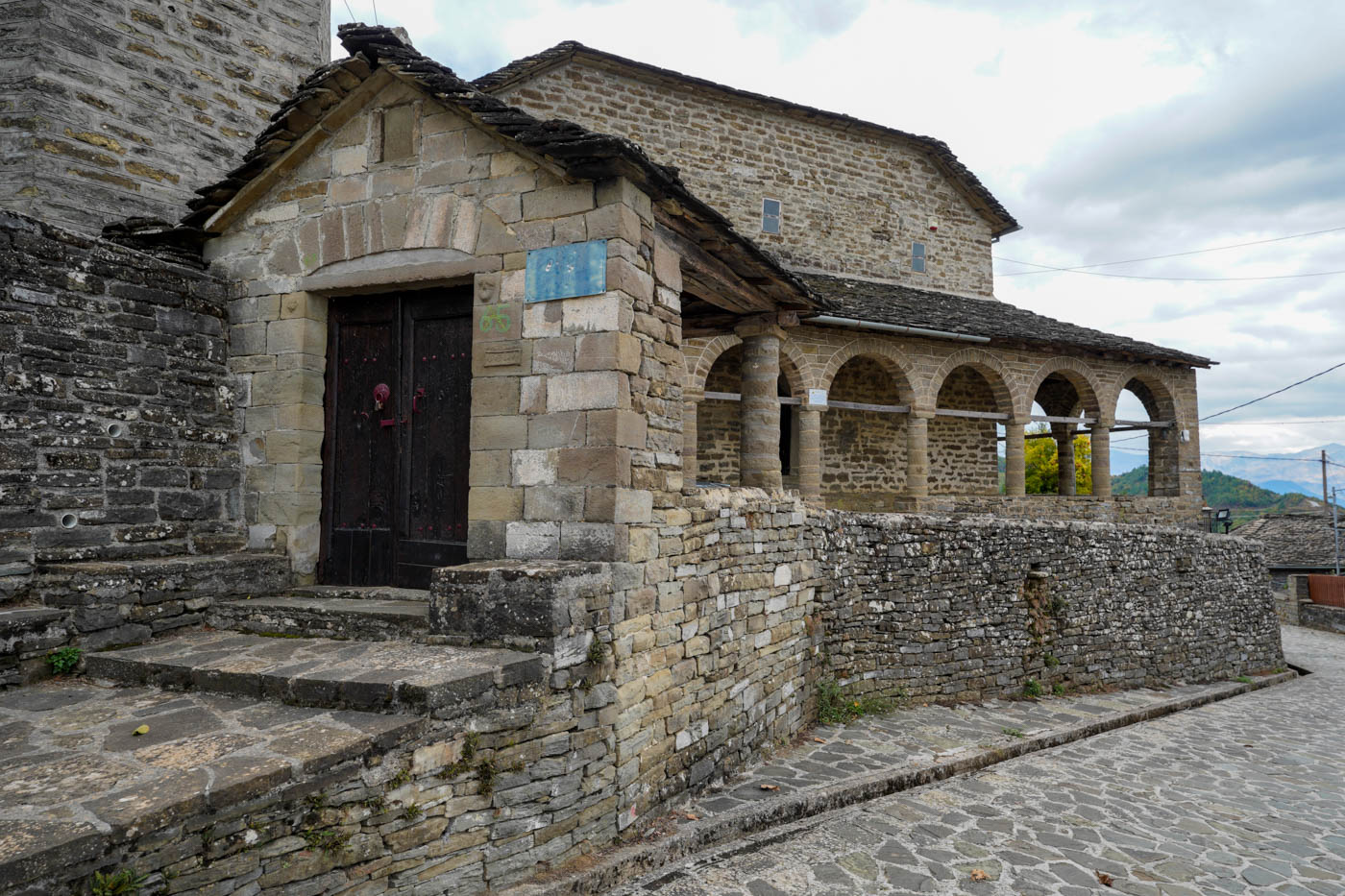 Steinhaus in Fragkades
