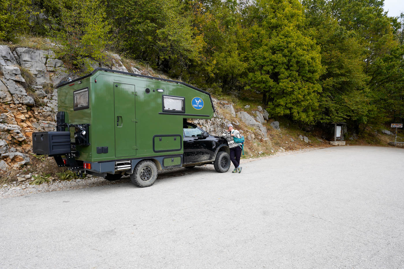 Konge-Mobil am Parkplatz des Oxia-Viewpoint / Aussichtspunkt