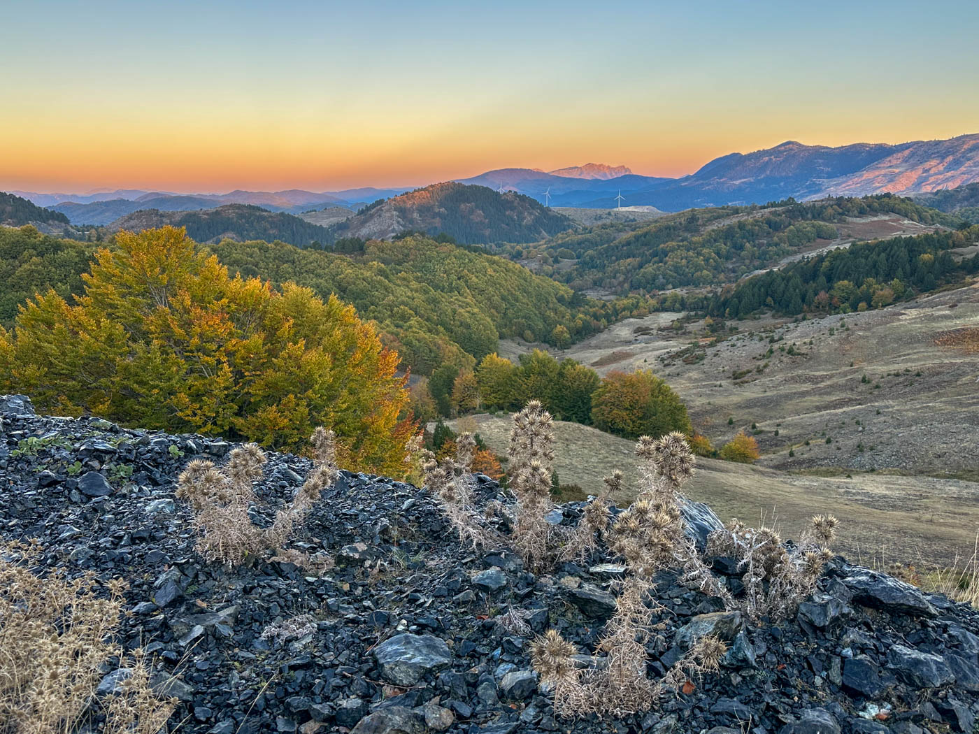 Blick von der der alten Passstraße E92 auf dem Weg zu den Metéora Klöstern in Griechenland