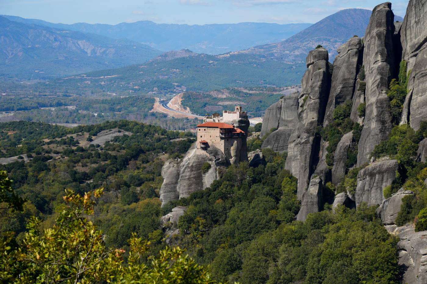 Metéora Kloster Barbáras Rousánou in Griechenland aus der Vögelperspektive