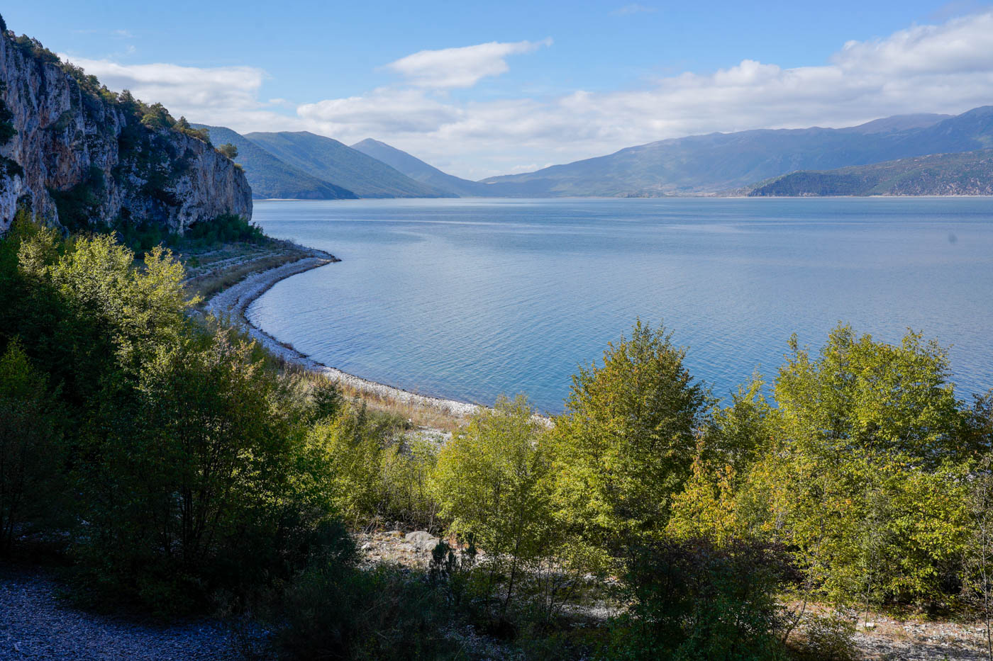 Strand und Préspa See auf der Wanderung zur Eremitage Metamórphosis