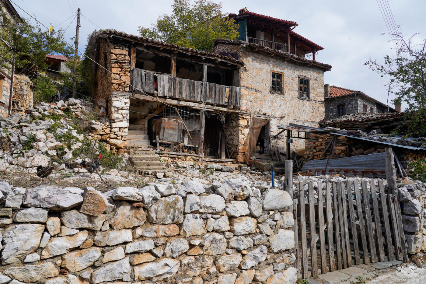 Verlassenes Haus in Psarádes am Préspa See