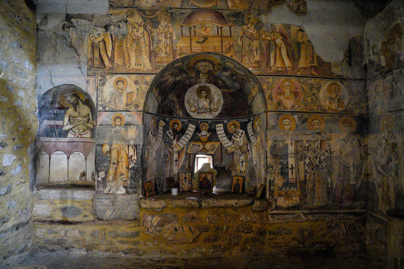 Fresken der Klosterruine Panayia Porphyra auf der Ágios-Achílleios-Insel