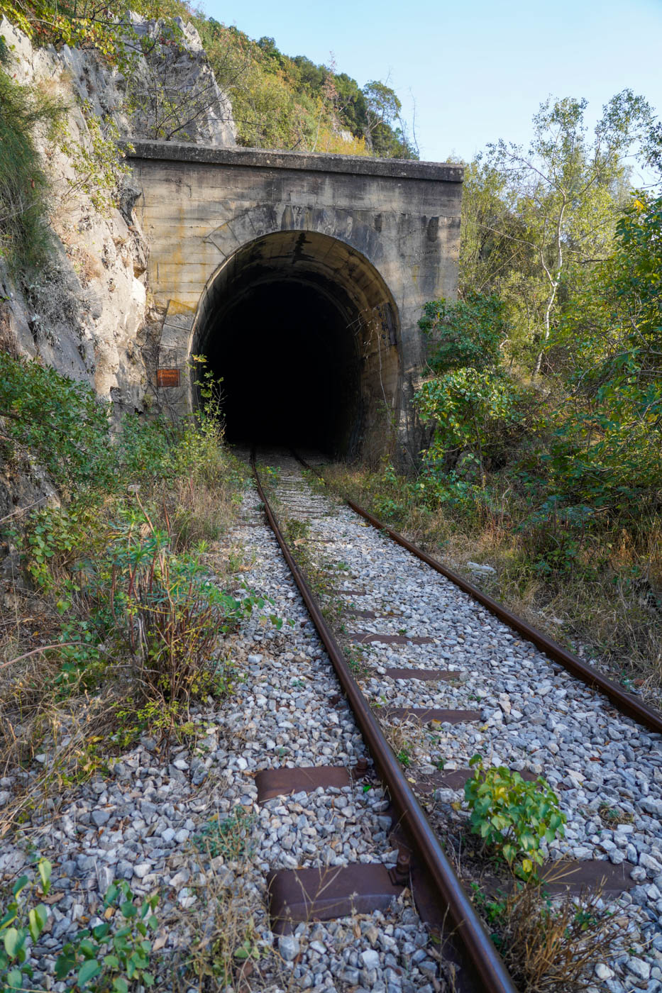 Bahnlinie am Nestós Fluss, während der Wanderung entlang des Nestós Flusses