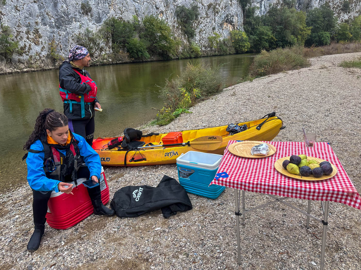 Picknick während der Kajak-Tour auf dem Néstos Fluss