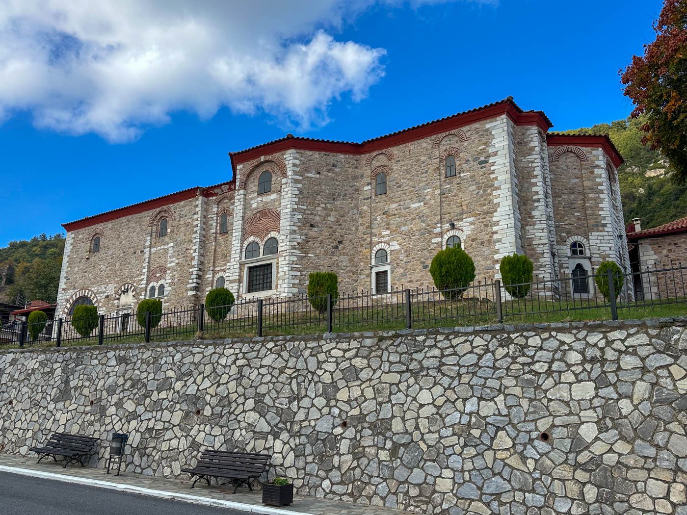 Gemeindekirche von Stágira, einem Bergdorf im Hinterland von Chalkidikí
