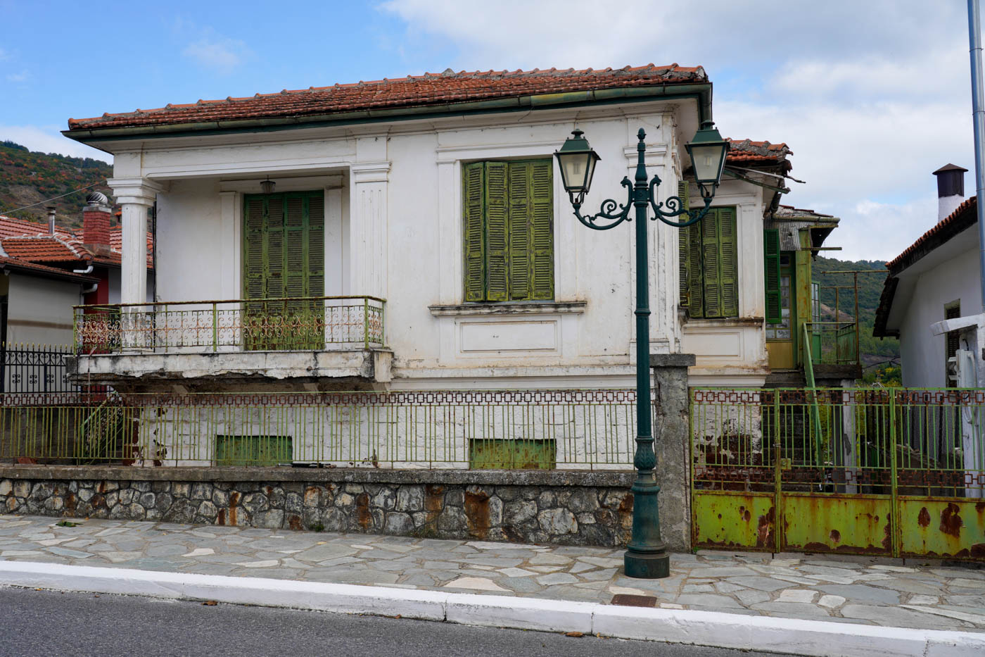 Altes Haus in Stratoníki, ein Bergdorf im Hinterland von Chalkidikí