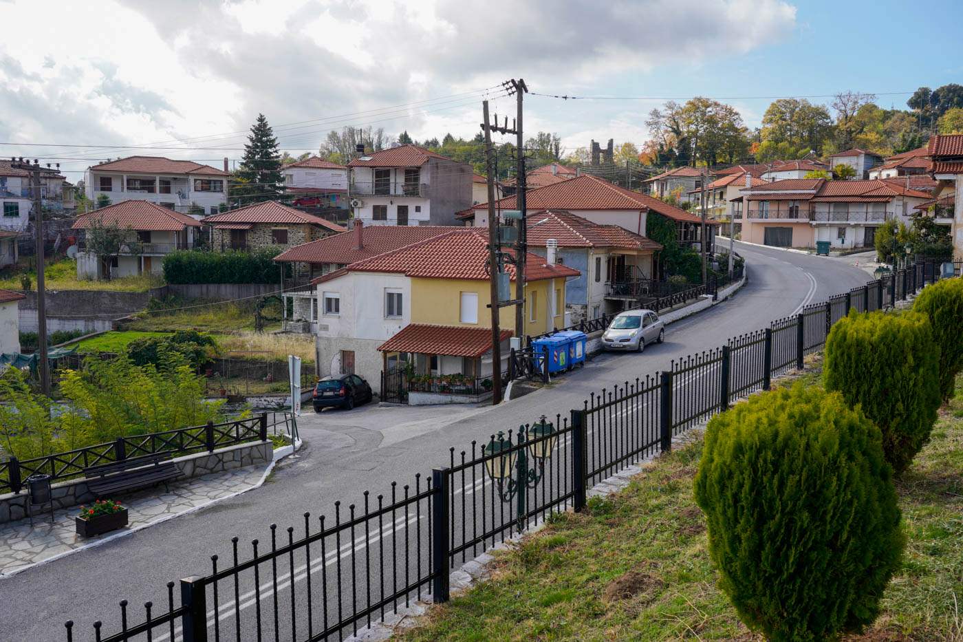 Hauptstraße von Stágira, einem Bergdorf im Hinterland von Chalkidikí