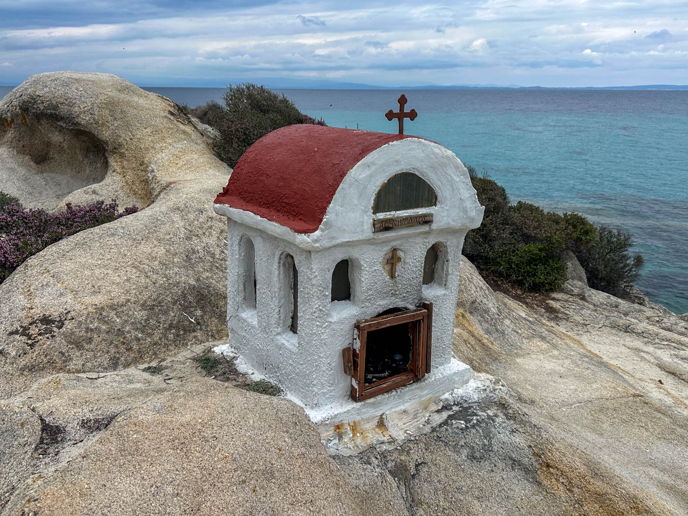 Kleine Kapelle am Kavourotrypes Sandstrand auf Sithonía