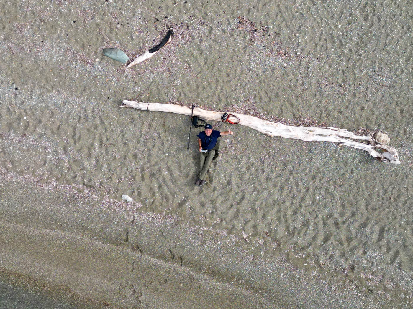 Besucher am Strand von Kap Sithonía in Chalkidikí