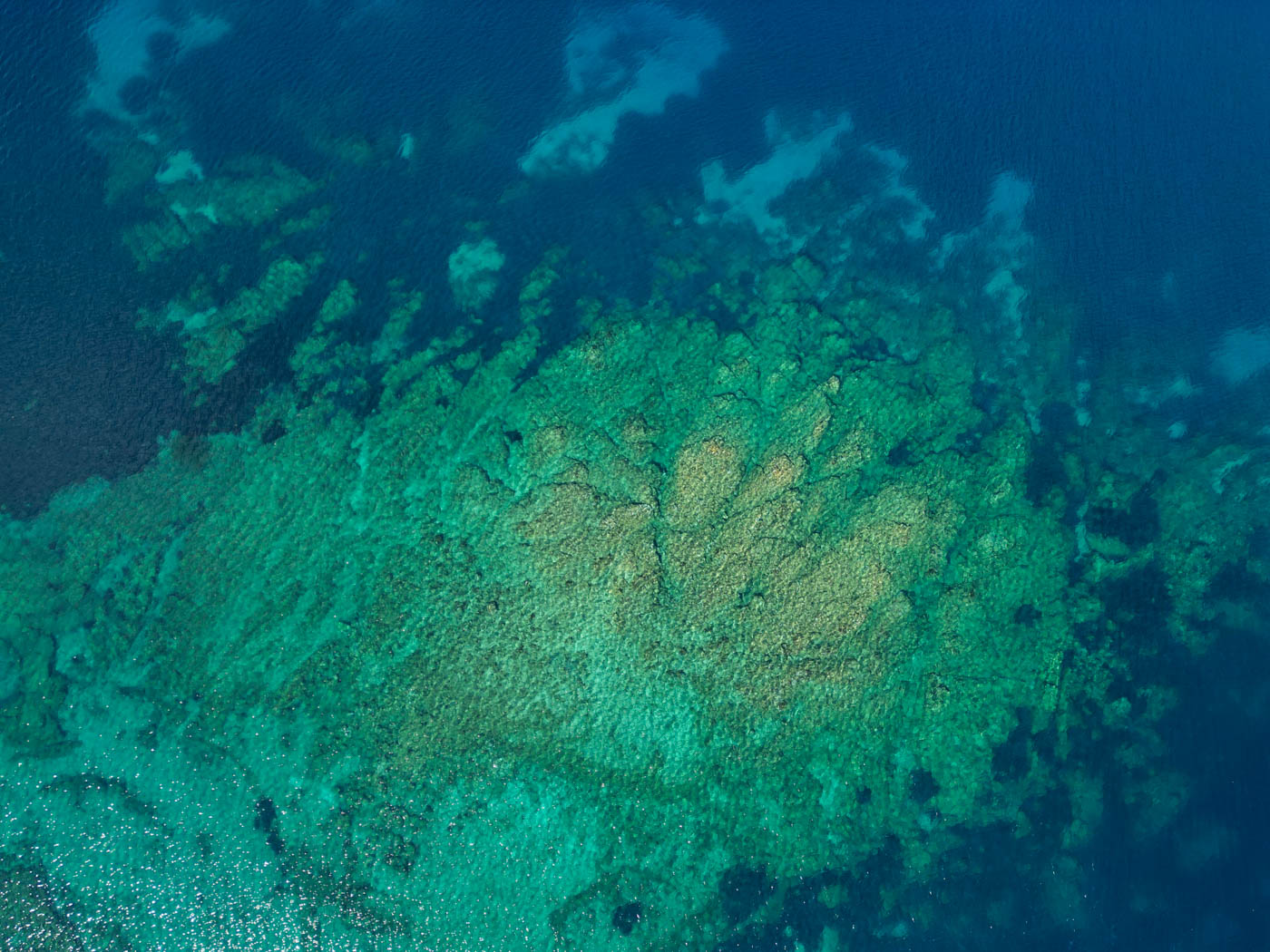 Unterwasserlandschaft im Süden der Kassandra Halbinsel in der Chalkidikí aus der Vogelperspektive