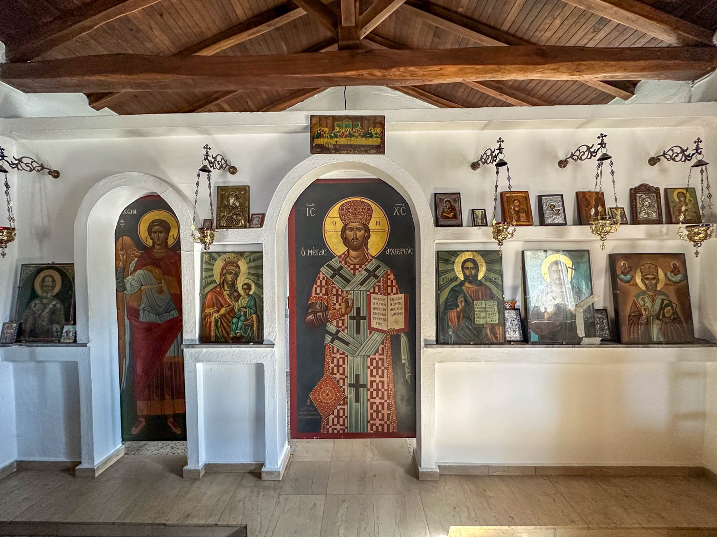Innenansicht der Ágios Nikólaos Kapelle im Süden der Kassandra Halbinsel in der Chalkidikí 