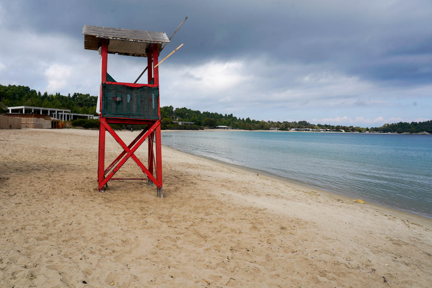 Rettungsturm am Palioúri Strand, auch  bekannt als Golden Beach, im Süden von Kassandra 