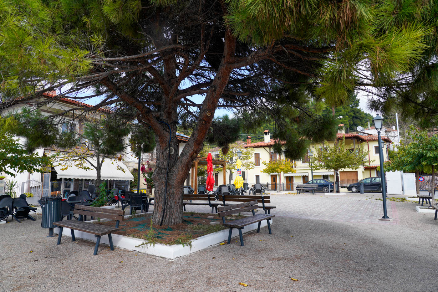 Marktplatz in Ágia Paraskeví im südlichen Hinterland der Kassandra Halbinsel in der Chalkidikí 