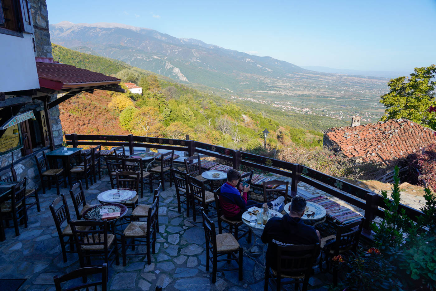 Terrasse des Old Cafe mit Blick auf den Olymp