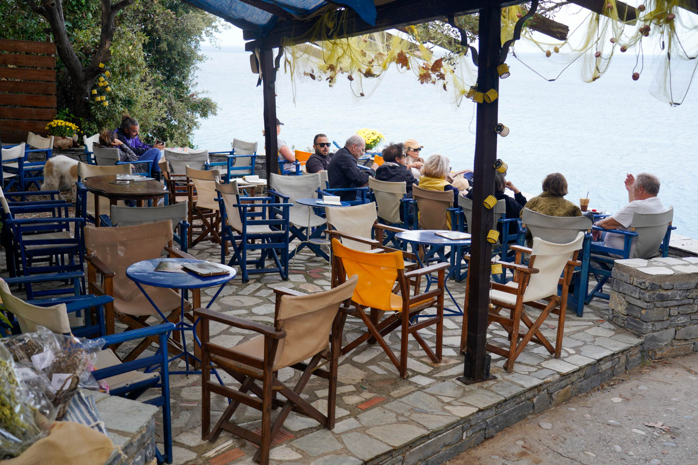 Cafe del Mare oberhalb des Milopótomas Strandes auf Pilion