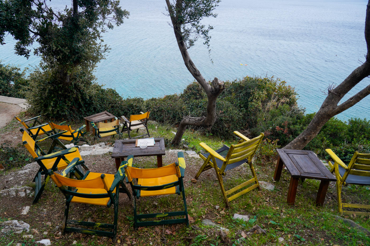 Cafe del Mare oberhalb des Milopótomas Strandes auf Pilion